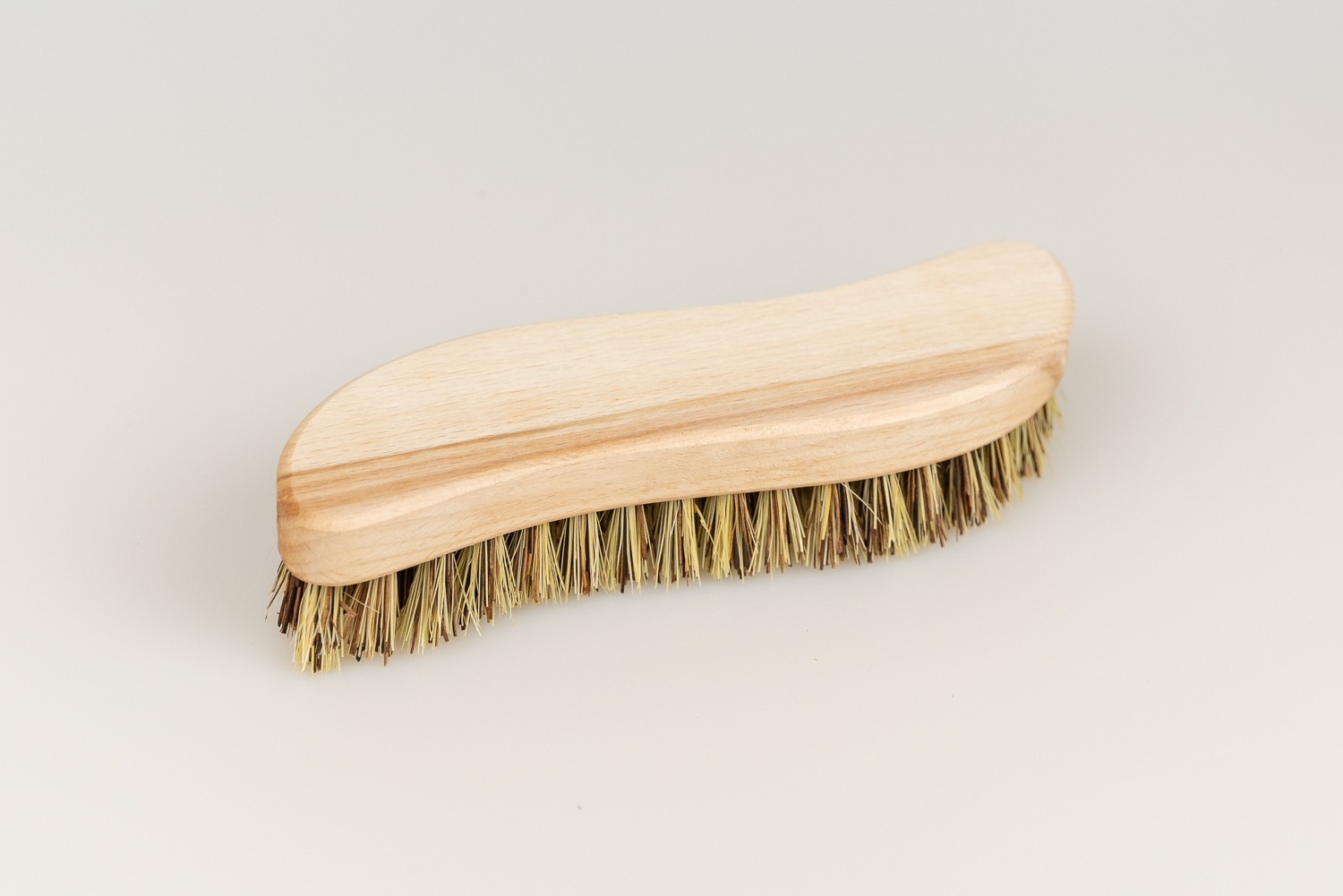 Scheuerbürste geschwungen sehr hart